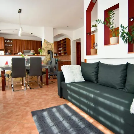 Marco Art Vendeghaz Jakuzzi, Finn-Infra Sauna - Oszi Akcio! Mar 2 Ejszakatol Ingyenes Wellness Hasznalat 3*