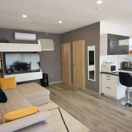 Marco Art Vendeghaz Jakuzzi, Sauna - 2025 Nyartol - From Summer 2025